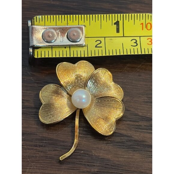 Vintage Wells 14k G.F. Shamrock Brooch Faux Pearl Center Lucky Clover Design - Picture 4 of 4
